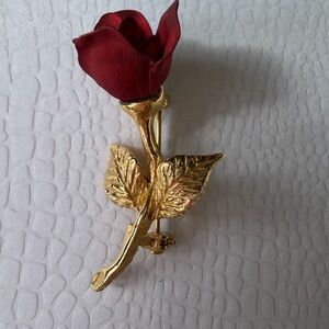 Vntg Giovanni Brooch Red Rose Bud
